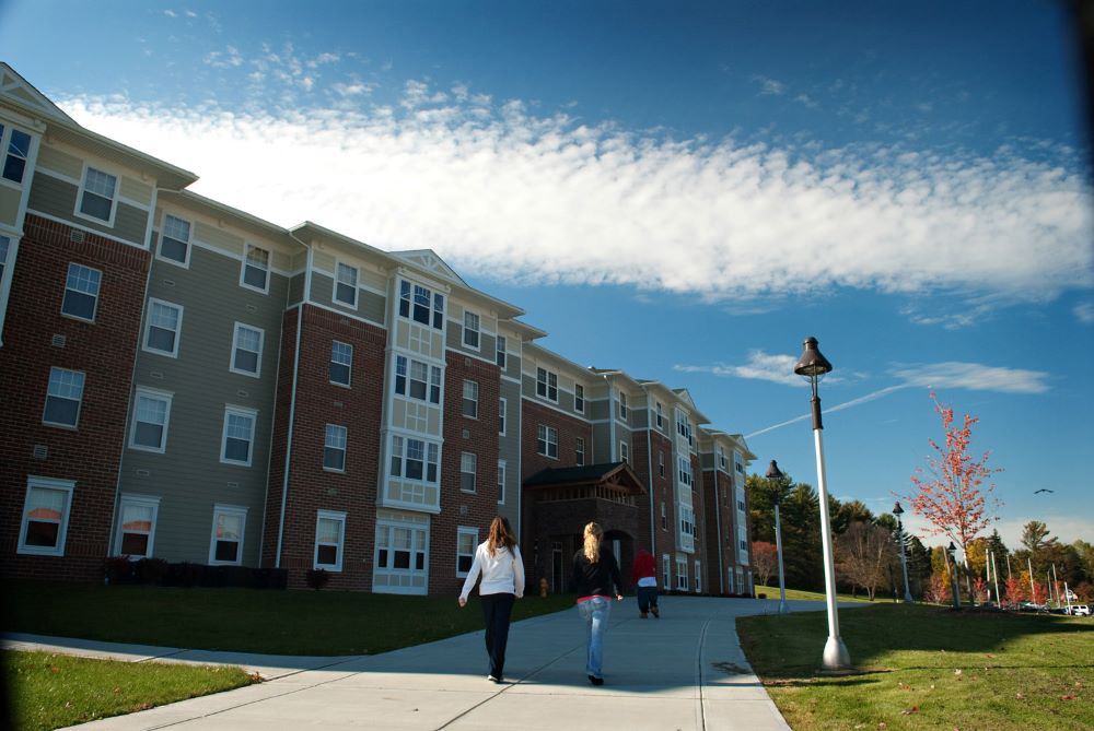 Students walking on the sidewalk near JCC's Hillside Suites.